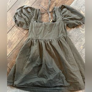 Leela and Lavender Puff sleeve dress